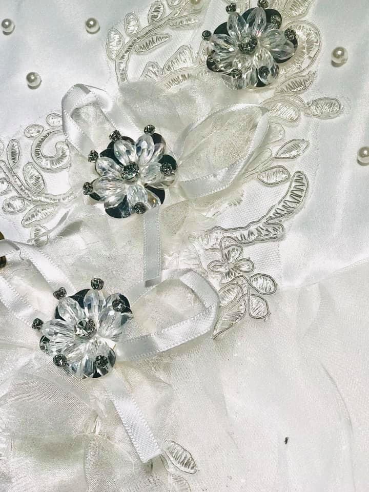 Elegant White Floral Embellished Girls' Fancy Dress