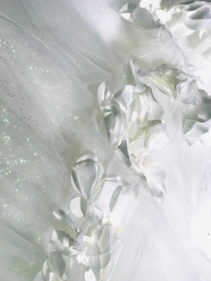 Elegant White Floral Embellished Girls' Fancy Dress